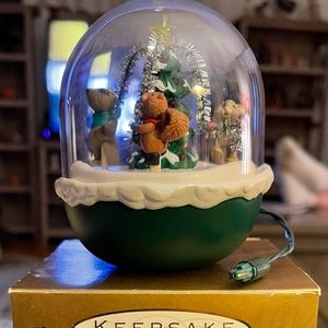 *** SOLD *** Hallmark, Magic Collectors Series,  Forest Frolics 1993 Ornament
